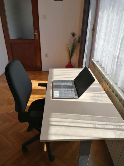 Cozy 1-Bdrm Apt In Dubec, Ideal For Work Or Study Sesvete Dış mekan fotoğraf